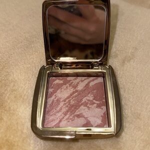 Hourglass Ambient Lighting Blush